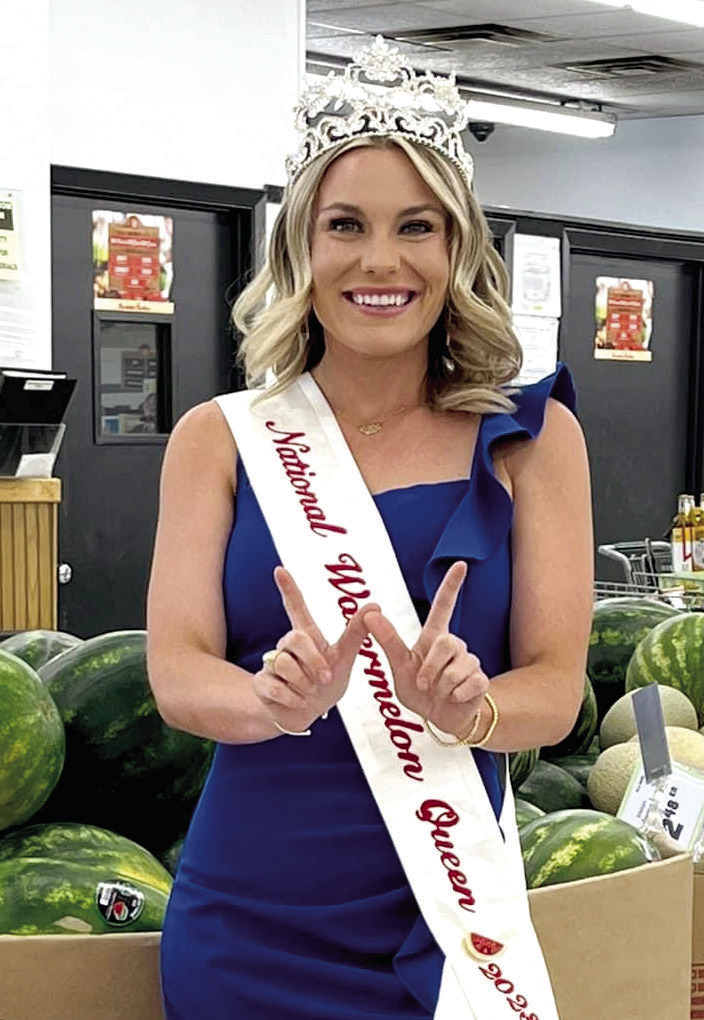 Watermelon Queen Visits Brookshires Center Light And Champion 